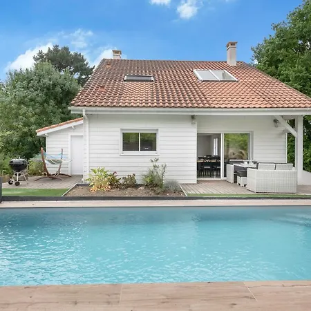 - Magnifique Maison Avec Piscine - 8 Pers