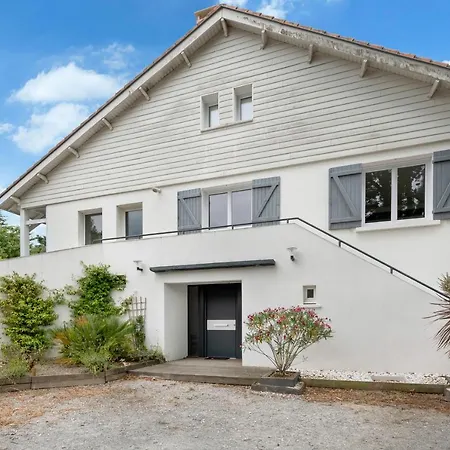 - Magnifique Maison Avec Piscine - 8 Pers 펜션 *